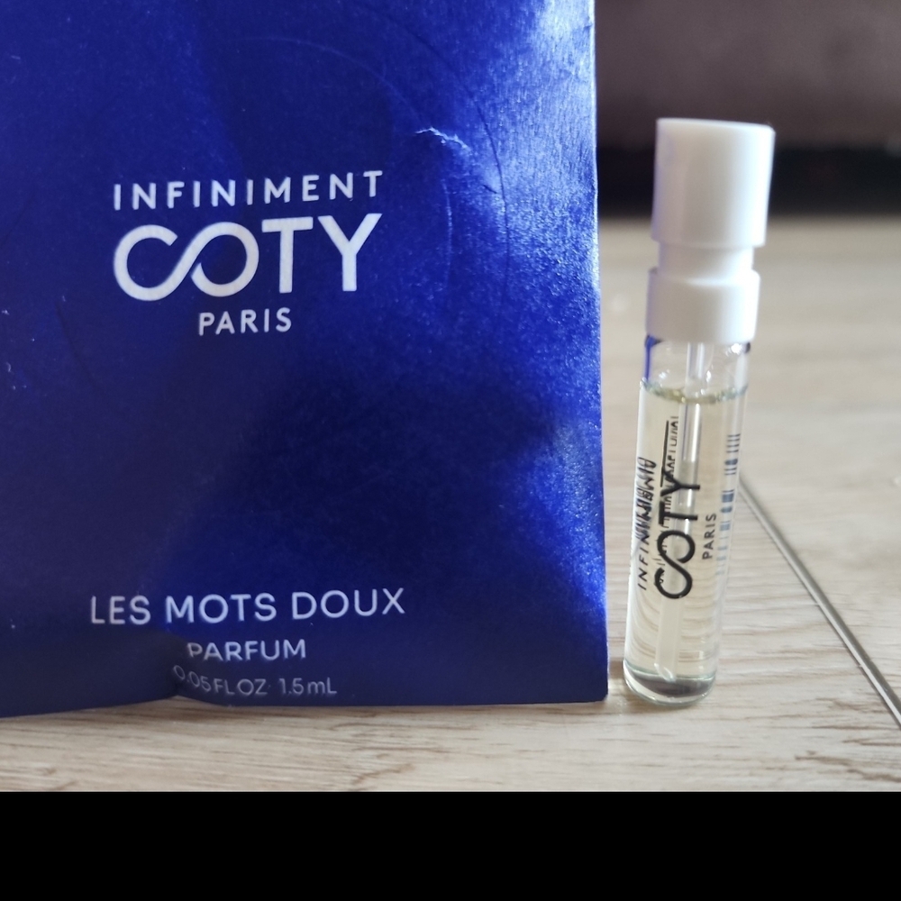 Coty Infiniment Les Mots Doux Mini Sample New